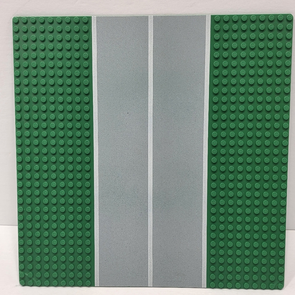 Lego Vintage 10×10 Green With Road Baseplate